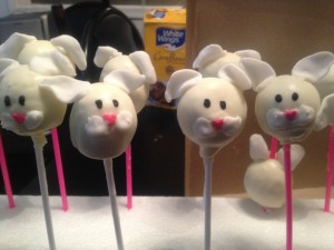 After adding on fondant ears and a bow here and there, they're complete!