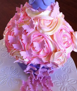 this one looks like a girls birthday cake...a lovely bouquet of roses and butterflies.